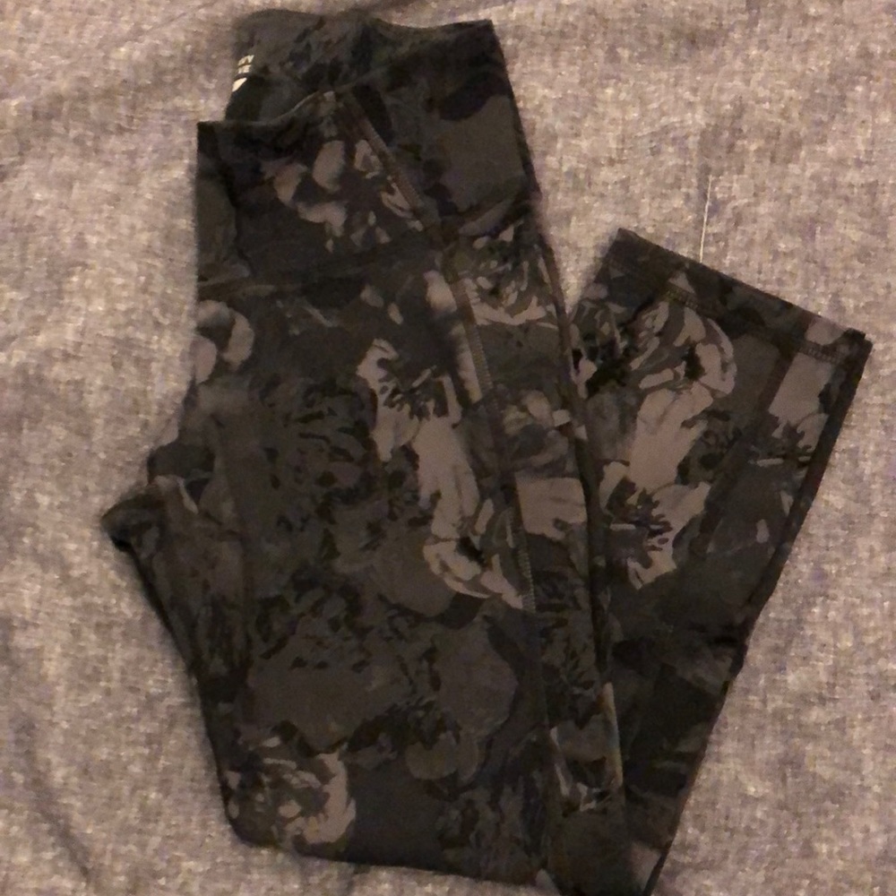 Old Navy Active Go Dry Compression Cropped Leggings Size XSmall